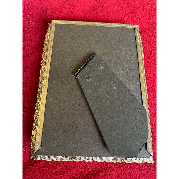 vintage MCM gold tone metal embossed decretive picture frame photo 5x7 - Picture 5 of 7